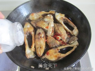 干烧鳊鱼的做法步骤：8