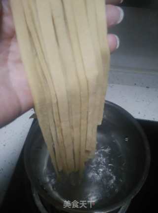 油泼手擀宽面的做法步骤：4