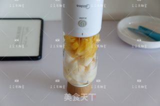 菠萝雪梨汁的做法步骤：3