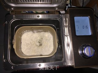 红豆咕咕霍夫面包圈的做法步骤：2