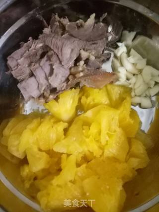 菠萝炒牛肉的做法步骤：1