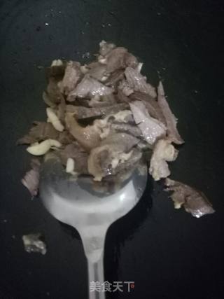 菠萝炒牛肉的做法步骤：3