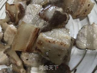 盐煎肉的做法步骤：4