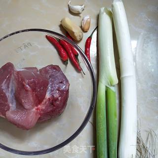 葱香肉丝的做法步骤：2