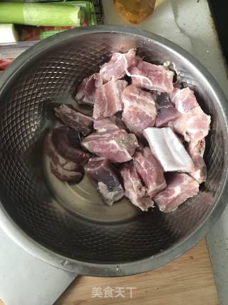 排骨焖笋煲的做法步骤：1