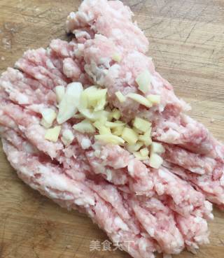 金针菇肉丸汤的做法步骤：2