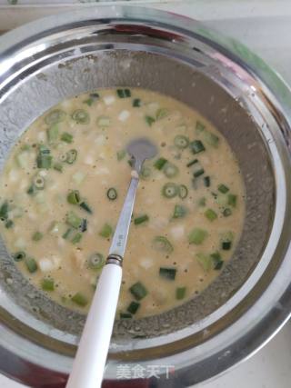 香肠鸡蛋饼的做法步骤：1