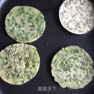 韭菜饼的做法步骤：3