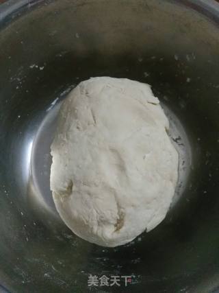 猪肉酸菜馅饼的做法步骤：2