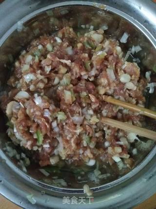 猪肉酸菜馅饼的做法步骤：5