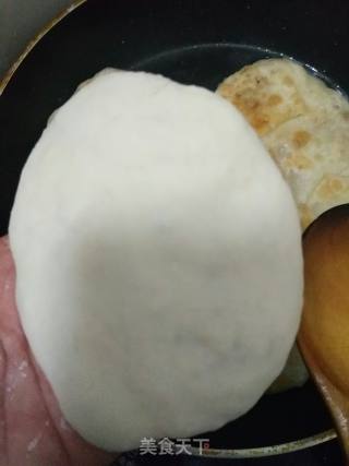猪肉酸菜馅饼的做法步骤：10