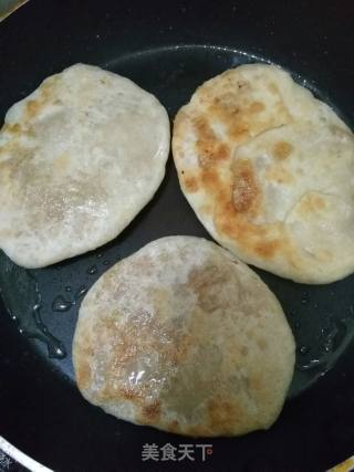 猪肉酸菜馅饼的做法步骤：11