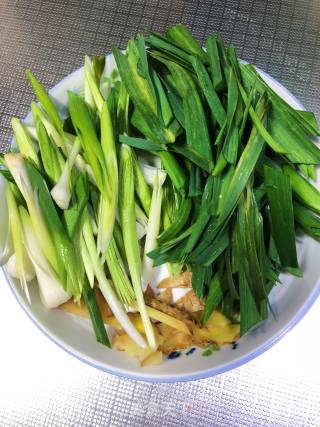 回锅猪头肉的做法步骤：2