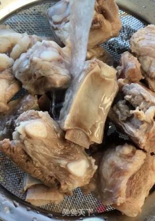 玉米莲藕排骨汤的做法步骤：4