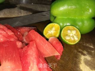 夏日应季不加糖醋的酸甜猪皮的做法步骤：1