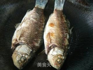 酸菜鲫鱼的做法步骤：6