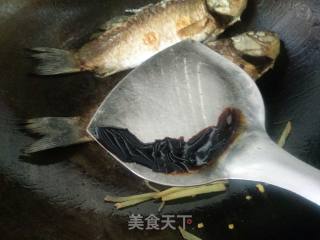 酸菜鲫鱼的做法步骤：8