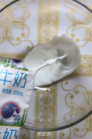 家庭版草莓布丁的做法步骤：1