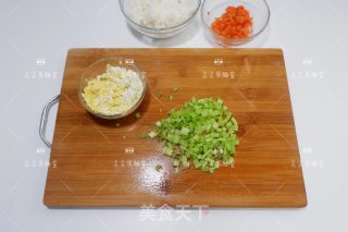 香芹咸蛋炒饭的做法步骤：2