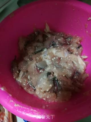 黄瓜菜椒炒鱼片的做法步骤：1