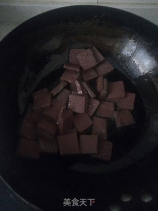 猪血炒豆芽的做法步骤：3