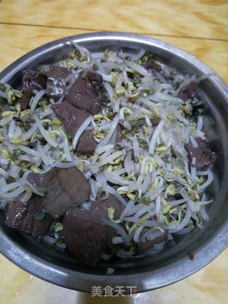 猪血炒豆芽的做法步骤：5