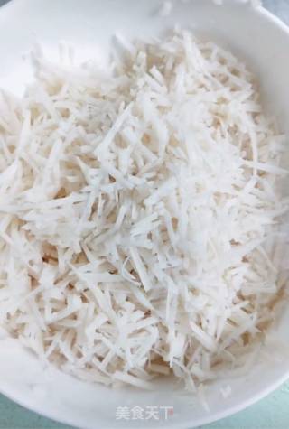 莲藕花生丸子的做法步骤：3