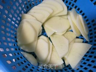 卤蹄膀孜然土豆的做法步骤：1