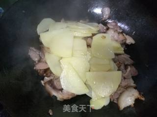 卤蹄膀孜然土豆的做法步骤：7