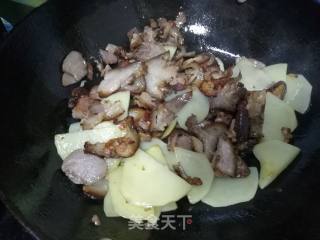 卤蹄膀孜然土豆的做法步骤：8