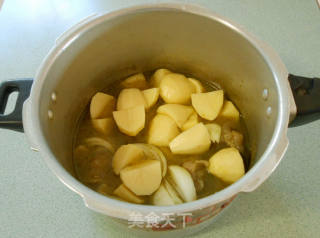 绿咖喱焖牛筋的做法步骤：7