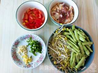 百吃不厌的“豆角焖面“的做法步骤：5