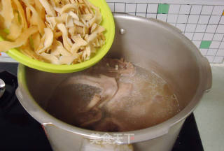 沙参玉竹冬瓜鸭汤的做法步骤：6