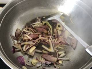 #夏日懶人餐#腊肉炒花菜的做法步骤：5