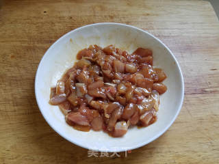 鸡丁炒杏鲍菇的做法步骤：2