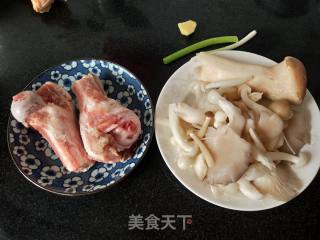 菌菇汤的做法步骤：1