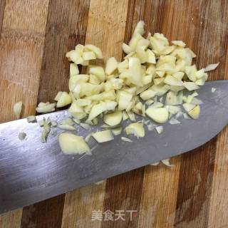 蒜蓉红苋菜的做法步骤：2