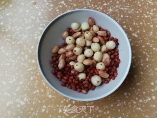 红豆莲子花生豆浆的做法步骤：1