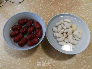 白芸豆红枣汤的做法步骤：1