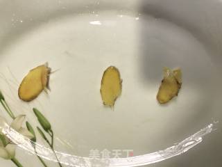 清蒸鲈鱼的做法步骤：3