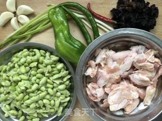 毛豆炒鸡爪筋的做法步骤：1