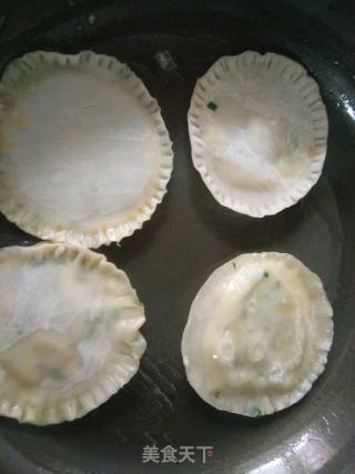 韭菜鸡蛋灌饼的做法步骤：13