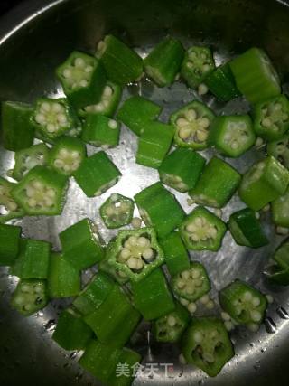 秋葵炒鸡蛋的做法步骤：3