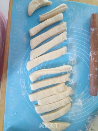 牛奶鸡蛋软麻花的做法步骤：4
