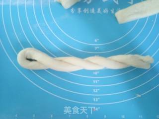 牛奶鸡蛋软麻花的做法步骤：7