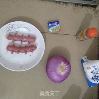 黑椒肠炒洋葱的做法步骤：1
