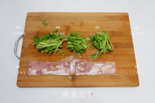 培根香菜卷的做法步骤：3