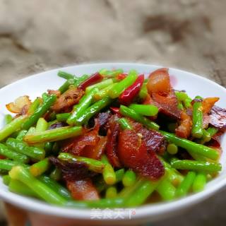 蒜薹炒腊肉的做法步骤：1