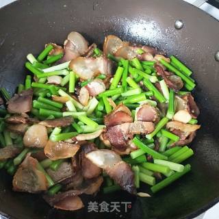 蒜薹炒腊肉的做法步骤：10