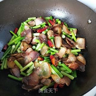 蒜薹炒腊肉的做法步骤：11